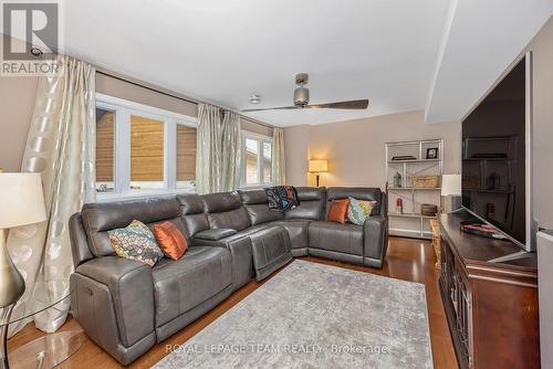 2 Fairhaven Way, Ottawa, ON - Indoor Photo Showing Living Room
