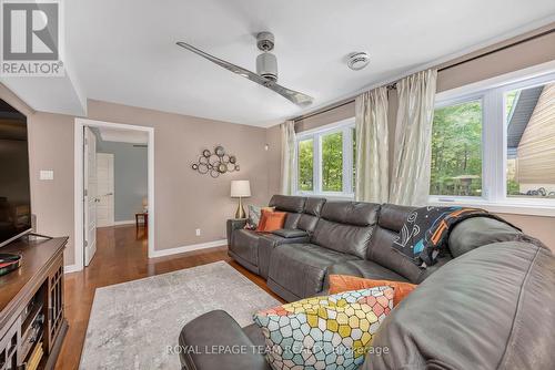 2 Fairhaven Way, Ottawa, ON - Indoor Photo Showing Living Room