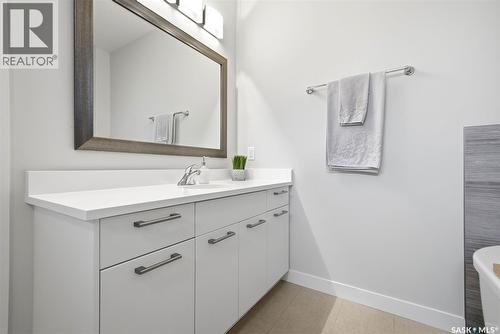 4929 Green Brooks Way E, Regina, SK - Indoor Photo Showing Bathroom