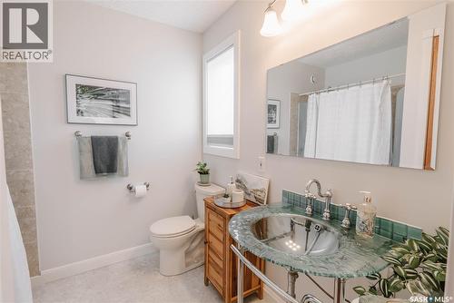 71 Bain Crescent, Saskatoon, SK - Indoor Photo Showing Bathroom