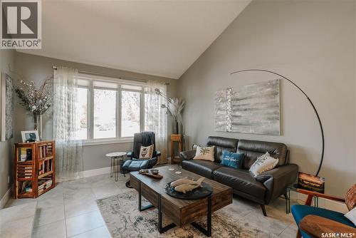 71 Bain Crescent, Saskatoon, SK - Indoor Photo Showing Living Room