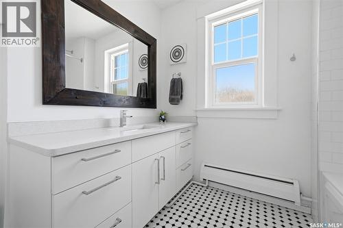 2022 Retallack Street, Regina, SK - Indoor Photo Showing Bathroom