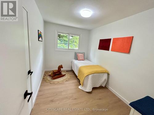 39 Carousel Avenue, Hamilton, ON - Indoor Photo Showing Bedroom