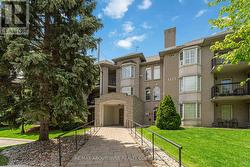 205 - 970 GOLF LINKS ROAD Hamilton, ON L9K 1J8