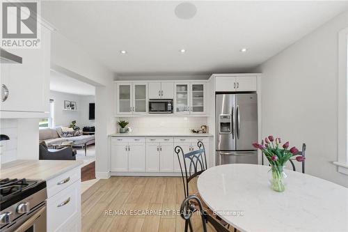 69 Nash Road S, Hamilton, ON - Indoor Photo Showing Kitchen