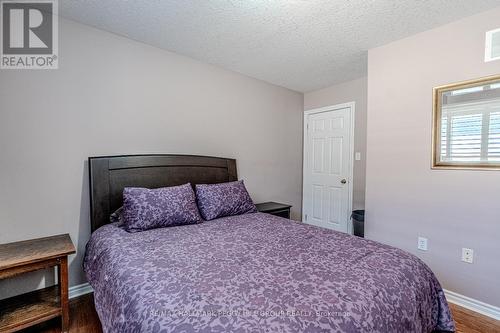 35 Benjamin Lane, Barrie, ON - Indoor Photo Showing Bedroom