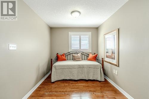35 Benjamin Lane, Barrie, ON - Indoor Photo Showing Bedroom