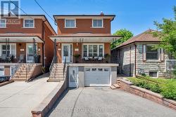 22 EAST DRIVE E Toronto, ON M6N 2N7