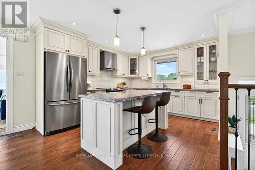 758 Francis Road, Burlington, ON - Indoor Photo Showing Kitchen With Upgraded Kitchen