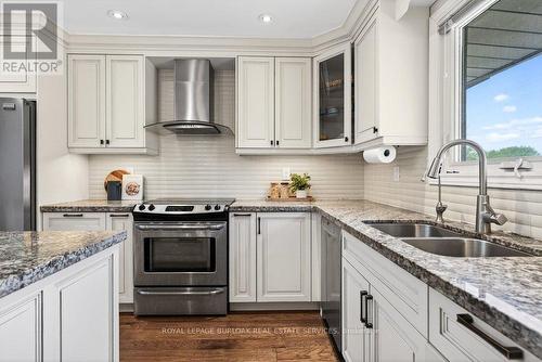 758 Francis Road, Burlington, ON - Indoor Photo Showing Kitchen With Double Sink With Upgraded Kitchen