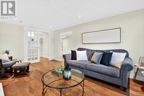 758 Francis Road, Burlington, ON - Indoor Photo Showing Living Room