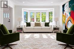 12 BRENTWOOD ROAD S Toronto, ON M8Z 3N2