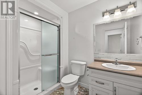 18 Devon Drive, South Huron (Exeter), ON - Indoor Photo Showing Bathroom