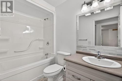 18 Devon Drive, South Huron (Exeter), ON - Indoor Photo Showing Bathroom
