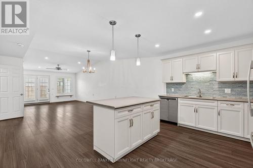 18 Devon Drive, South Huron (Exeter), ON - Indoor Photo Showing Kitchen With Upgraded Kitchen
