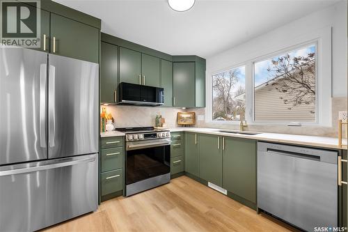 73 Tibbits Road, Regina, SK - Indoor Photo Showing Kitchen