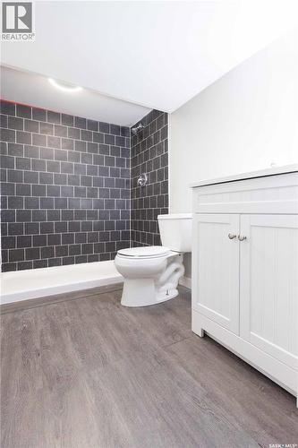 1077 Broder Street, Regina, SK - Indoor Photo Showing Bathroom