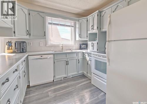 311 4Th Avenue E, Biggar, SK - Indoor Photo Showing Kitchen
