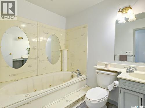 311 4Th Avenue E, Biggar, SK - Indoor Photo Showing Bathroom