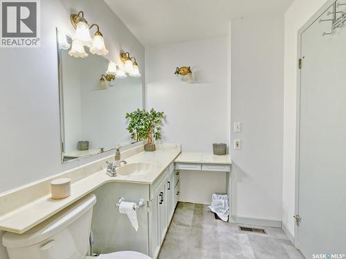 311 4Th Avenue E, Biggar, SK - Indoor Photo Showing Bathroom