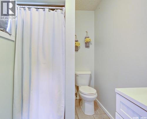 311 4Th Avenue E, Biggar, SK - Indoor Photo Showing Bathroom
