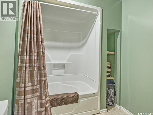 311 4Th Avenue E, Biggar, SK - Indoor Photo Showing Bathroom