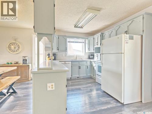 311 4Th Avenue E, Biggar, SK - Indoor Photo Showing Kitchen