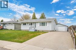 1117 Y AVENUE N  Saskatoon, SK S7L 3L5
