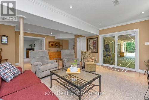 7 Limbert Road, Mcdougall, ON - Indoor Photo Showing Living Room