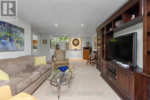 7 Limbert Road, Mcdougall, ON - Indoor Photo Showing Living Room