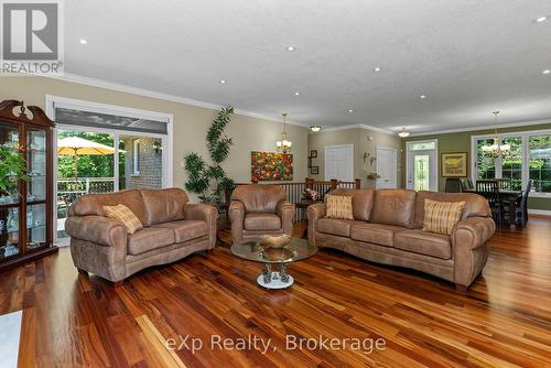 7 Limbert Road, Mcdougall, ON - Indoor Photo Showing Living Room