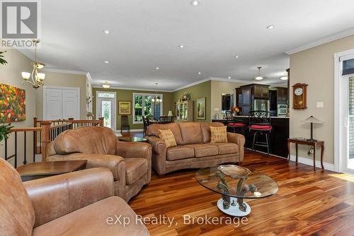 7 Limbert Road, Mcdougall, ON - Indoor Photo Showing Living Room