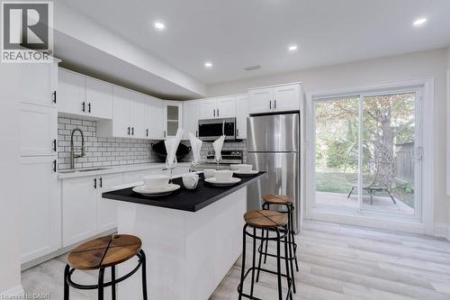 UNIT B - 38 East 16Th Street, Hamilton, ON - Indoor Photo Showing Kitchen With Upgraded Kitchen