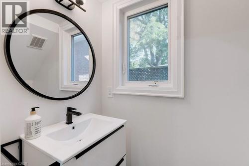UNIT B - 38 East 16Th Street, Hamilton, ON - Indoor Photo Showing Bathroom