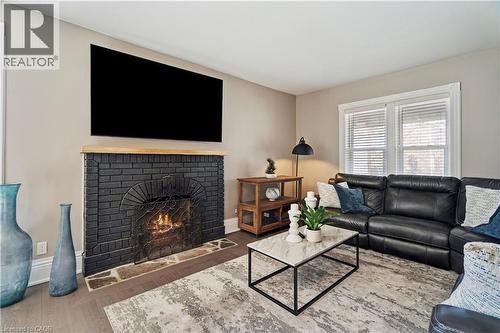 855 Hamilton Street, Cambridge, ON - Indoor Photo Showing Living Room With Fireplace