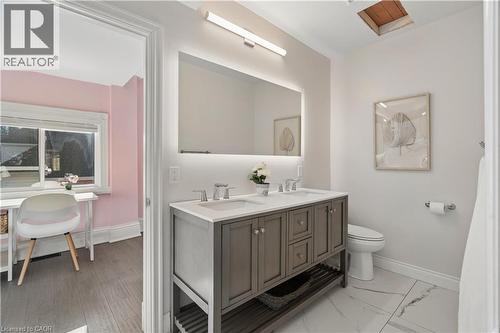 855 Hamilton Street, Cambridge, ON - Indoor Photo Showing Bathroom