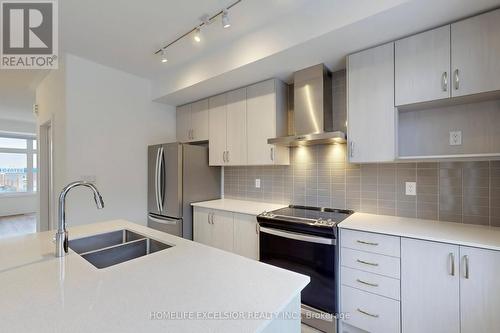5456 Main Street, Whitchurch-Stouffville, ON - Indoor Photo Showing Kitchen With Double Sink With Upgraded Kitchen