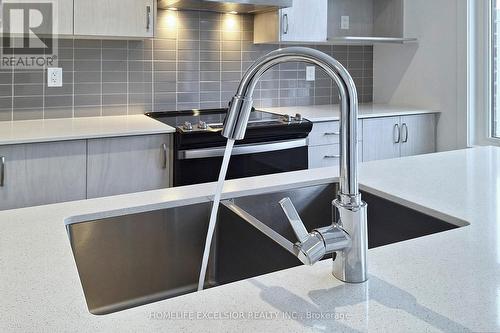 5456 Main Street, Whitchurch-Stouffville, ON - Indoor Photo Showing Kitchen With Upgraded Kitchen