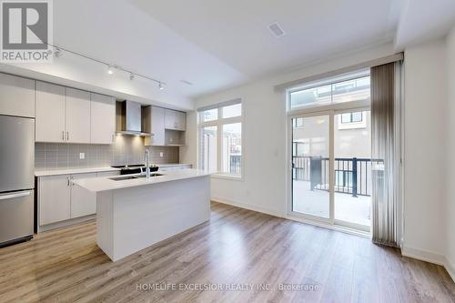 5456 Main Street, Whitchurch-Stouffville, ON - Indoor Photo Showing Kitchen With Upgraded Kitchen
