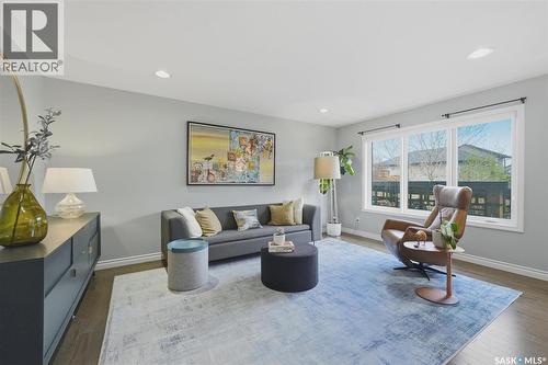 106 Wilkins Crescent, Saskatoon, SK - Indoor Photo Showing Living Room