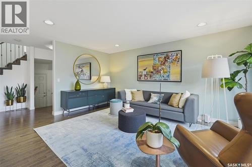 106 Wilkins Crescent, Saskatoon, SK - Indoor Photo Showing Living Room
