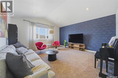 106 Wilkins Crescent, Saskatoon, SK - Indoor Photo Showing Living Room