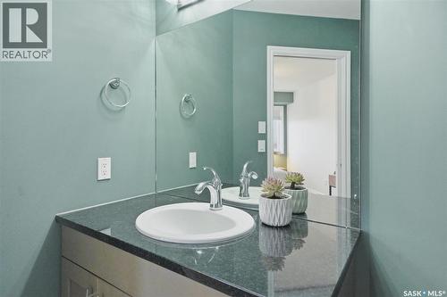 106 Wilkins Crescent, Saskatoon, SK - Indoor Photo Showing Bathroom