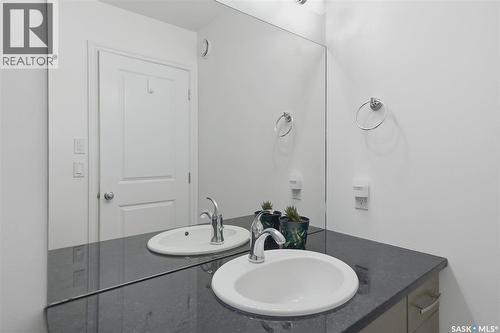 106 Wilkins Crescent, Saskatoon, SK - Indoor Photo Showing Bathroom