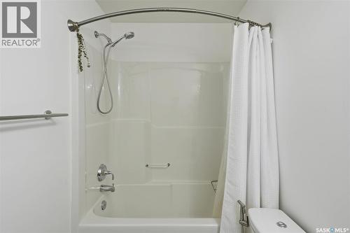 106 Wilkins Crescent, Saskatoon, SK - Indoor Photo Showing Bathroom