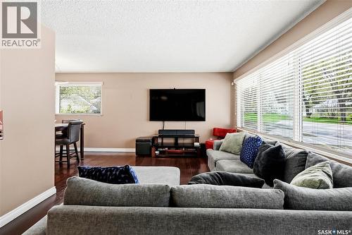 1120 Broadway Avenue E, Regina, SK - Indoor Photo Showing Living Room