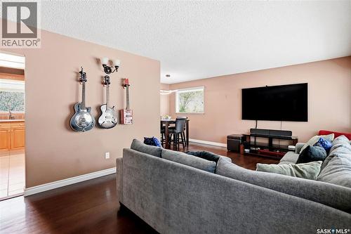 1120 Broadway Avenue E, Regina, SK - Indoor Photo Showing Living Room