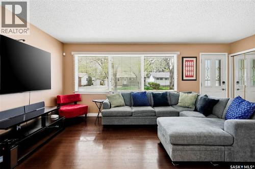 1120 Broadway Avenue E, Regina, SK - Indoor Photo Showing Living Room