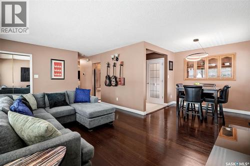 1120 Broadway Avenue E, Regina, SK - Indoor Photo Showing Living Room