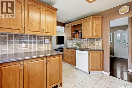 1120 Broadway Avenue E, Regina, SK - Indoor Photo Showing Kitchen